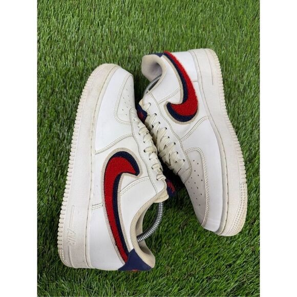 Size 9.5 - Nike Air Force 1 07 LV8 Chenille Swoosh White Navy Red Men’s - Picture 6 of 8